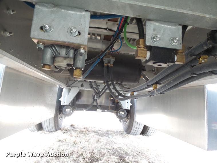 image for item DB1980 2016 Manac 10248B039 flatbed trailer