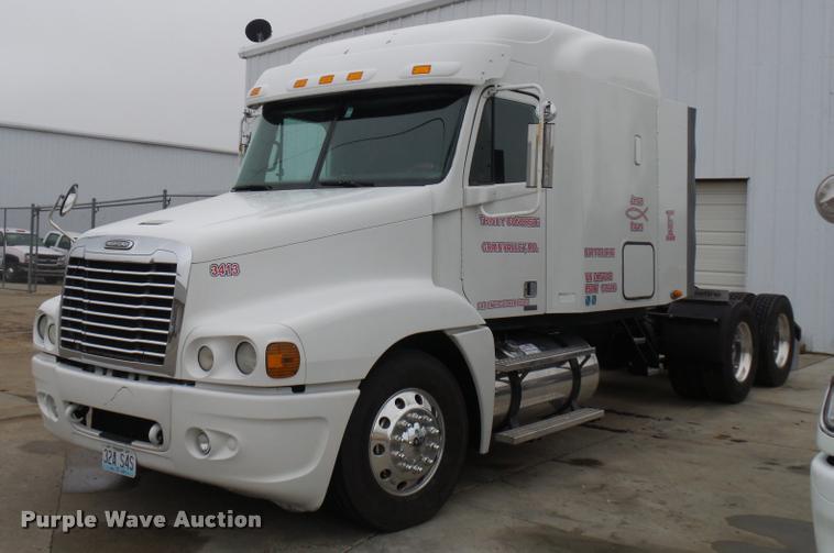 image for item J1526 2007 Freightliner ST120 semi truck