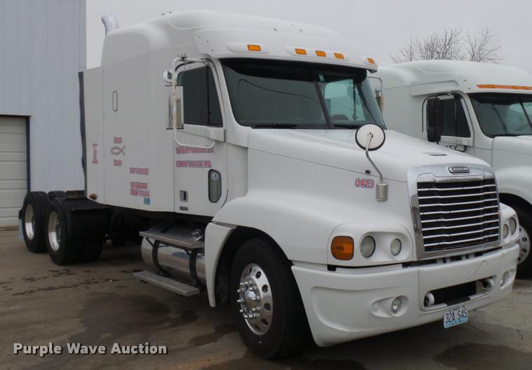 image for item J1526 2007 Freightliner ST120 semi truck