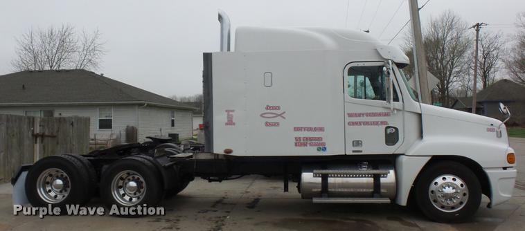 image for item J1526 2007 Freightliner ST120 semi truck