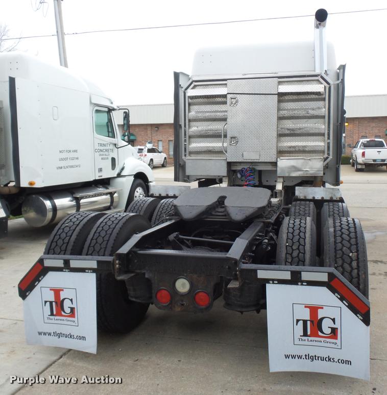 image for item J1526 2007 Freightliner ST120 semi truck