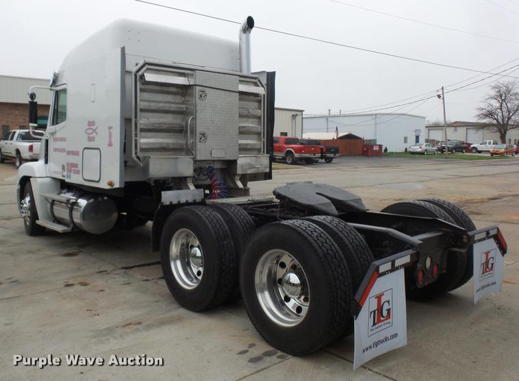 image for item J1526 2007 Freightliner ST120 semi truck