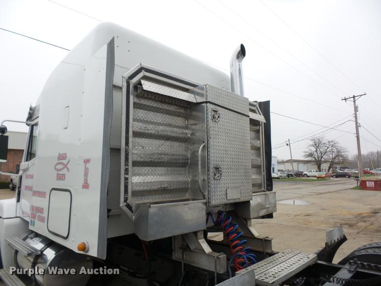 image for item J1526 2007 Freightliner ST120 semi truck