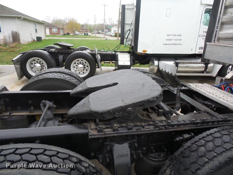 image for item J1526 2007 Freightliner ST120 semi truck