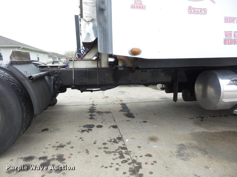 image for item J1526 2007 Freightliner ST120 semi truck