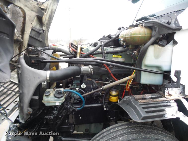 image for item J1526 2007 Freightliner ST120 semi truck