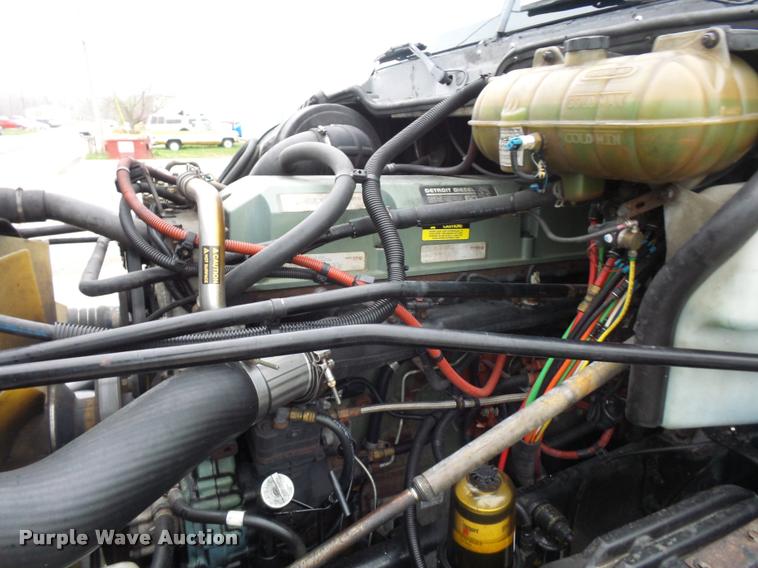 image for item J1526 2007 Freightliner ST120 semi truck