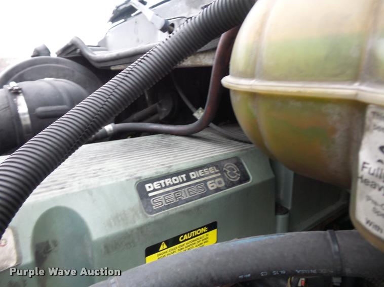 image for item J1526 2007 Freightliner ST120 semi truck