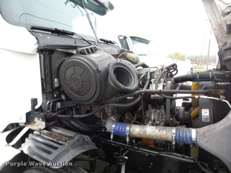 image for item J1526 2007 Freightliner ST120 semi truck