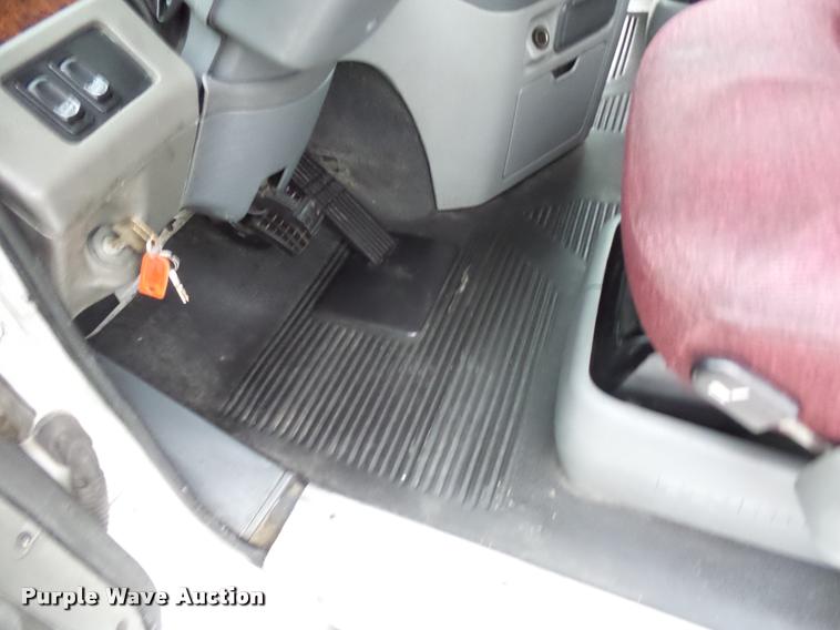 image for item J1526 2007 Freightliner ST120 semi truck