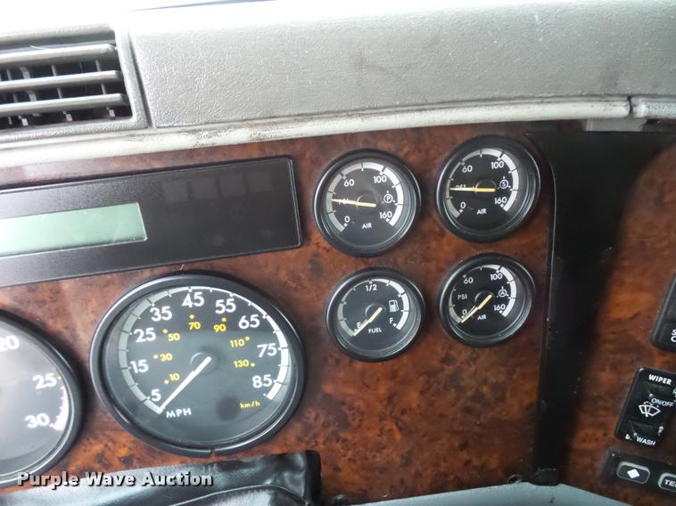 image for item J1526 2007 Freightliner ST120 semi truck