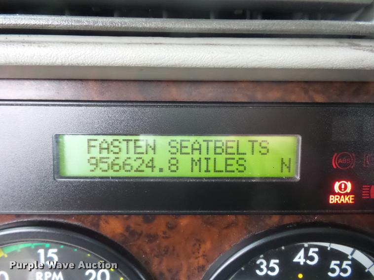 image for item J1526 2007 Freightliner ST120 semi truck