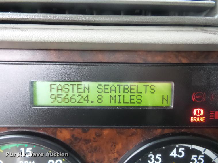 image for item J1526 2007 Freightliner ST120 semi truck