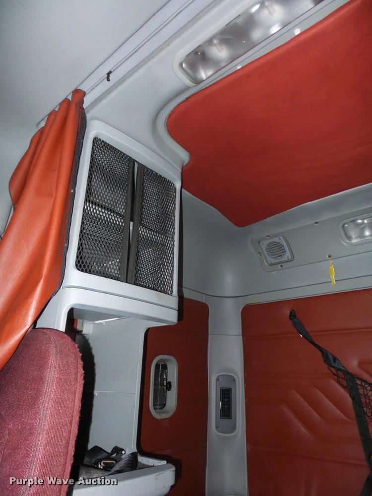 image for item J1526 2007 Freightliner ST120 semi truck