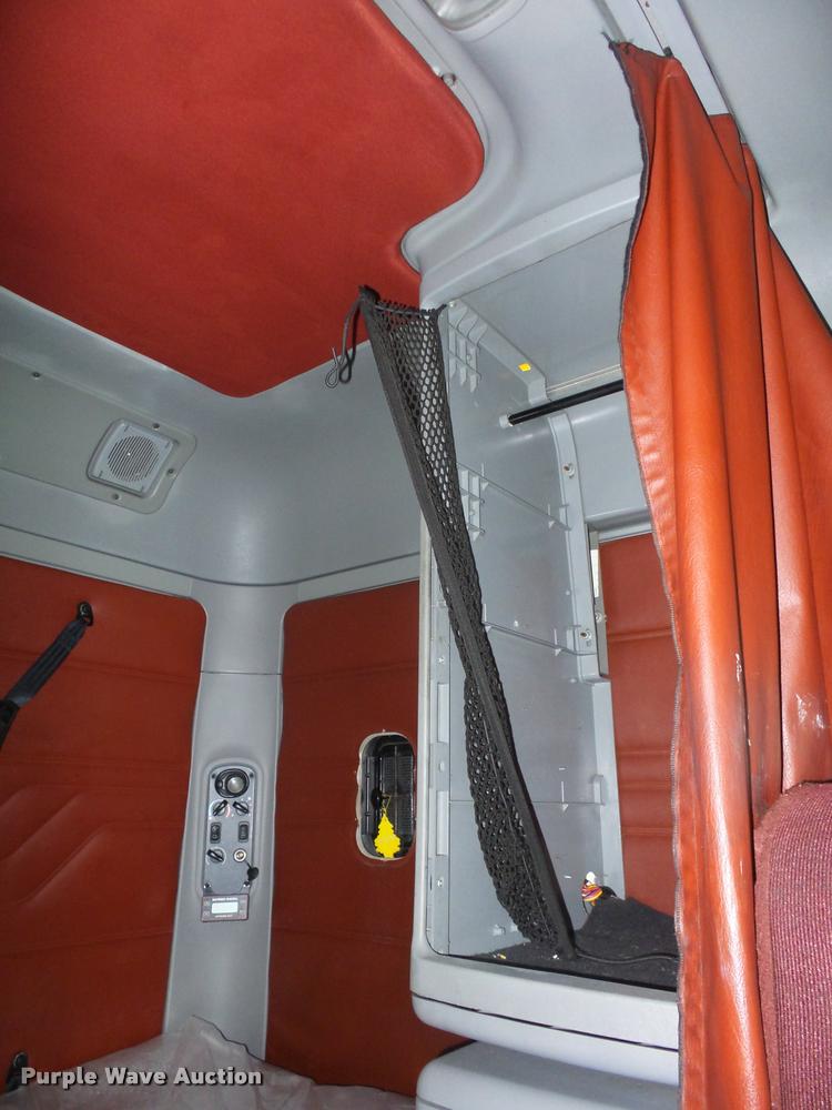 image for item J1526 2007 Freightliner ST120 semi truck