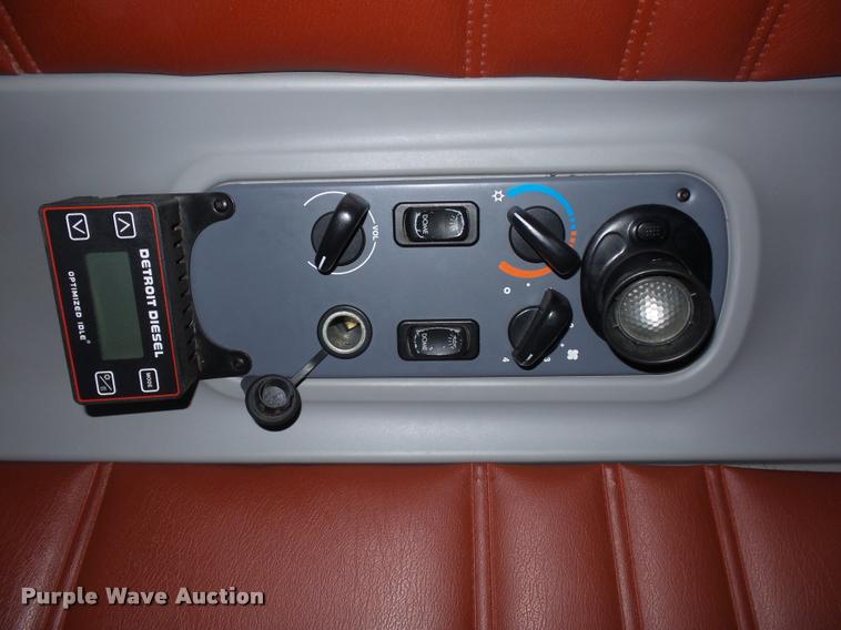 image for item J1526 2007 Freightliner ST120 semi truck