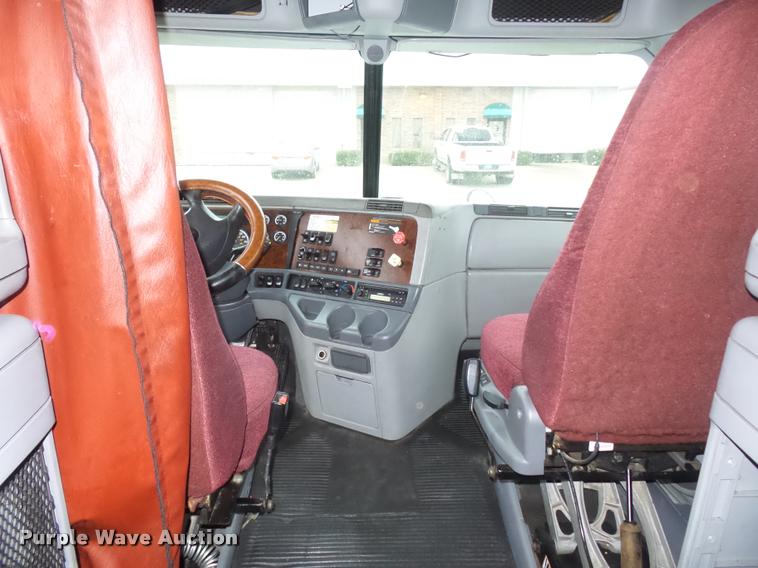 image for item J1526 2007 Freightliner ST120 semi truck