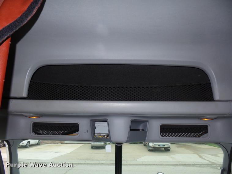 image for item J1526 2007 Freightliner ST120 semi truck