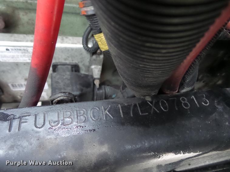 image for item J1526 2007 Freightliner ST120 semi truck