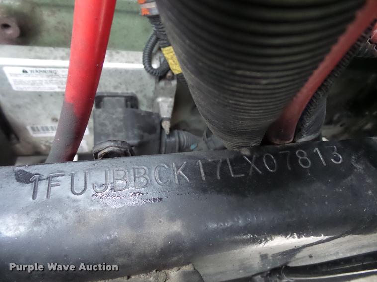 image for item J1526 2007 Freightliner ST120 semi truck