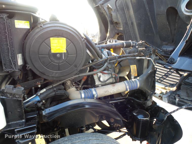 image for item J1532 2005 Freightliner Columbia semi truck