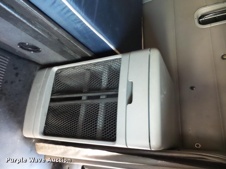 image for item J1532 2005 Freightliner Columbia semi truck