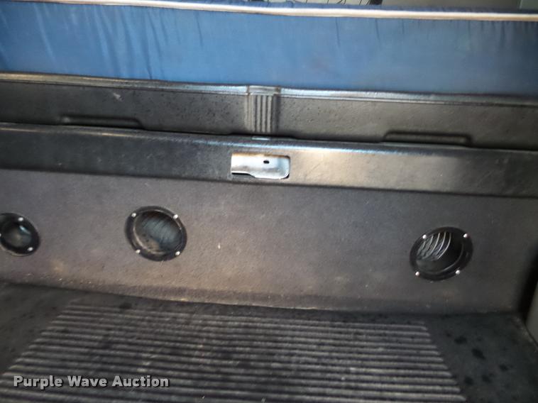 image for item J1532 2005 Freightliner Columbia semi truck