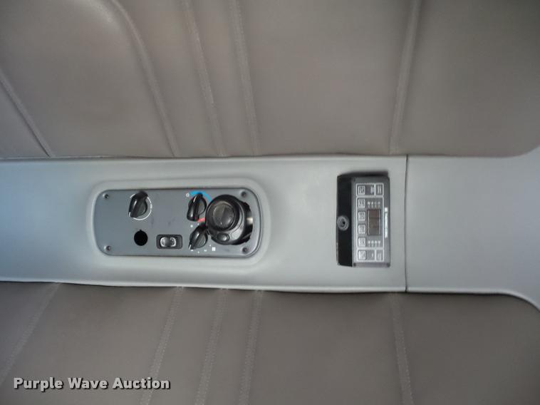 image for item J1532 2005 Freightliner Columbia semi truck