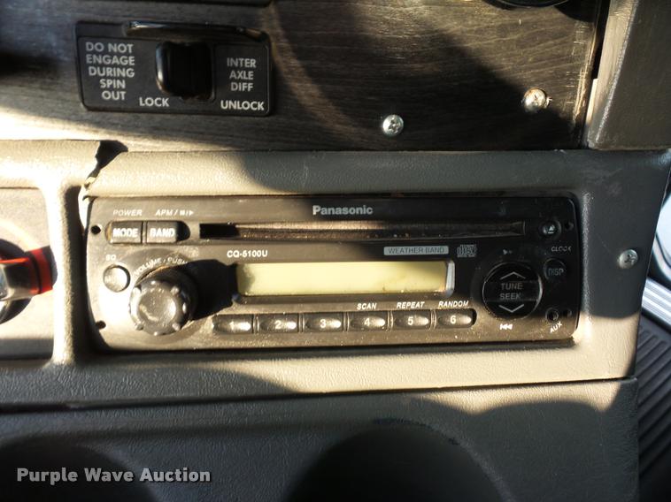 image for item J1532 2005 Freightliner Columbia semi truck