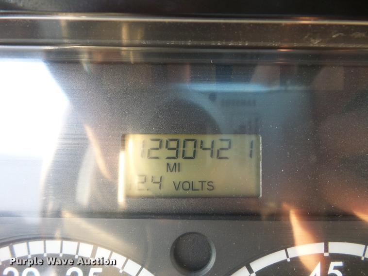 image for item J1532 2005 Freightliner Columbia semi truck