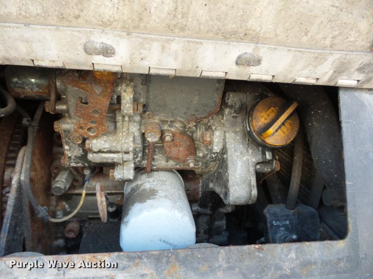 image for item J1532 2005 Freightliner Columbia semi truck