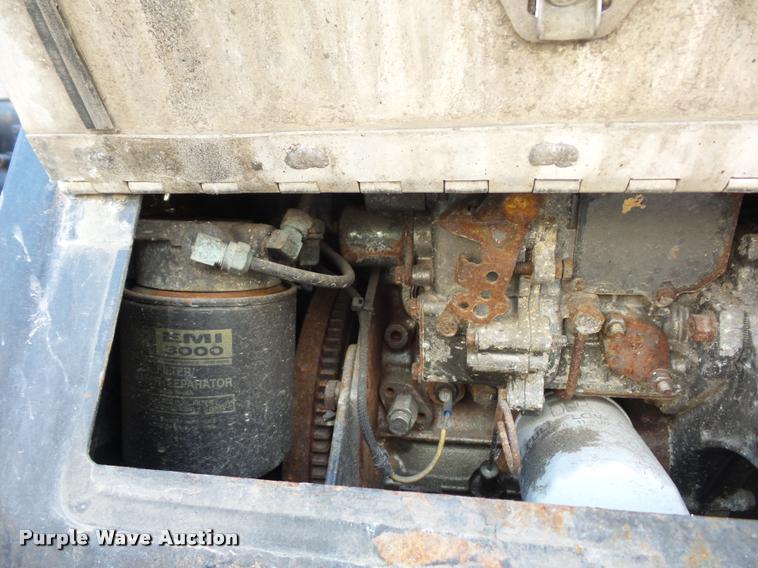 image for item J1532 2005 Freightliner Columbia semi truck