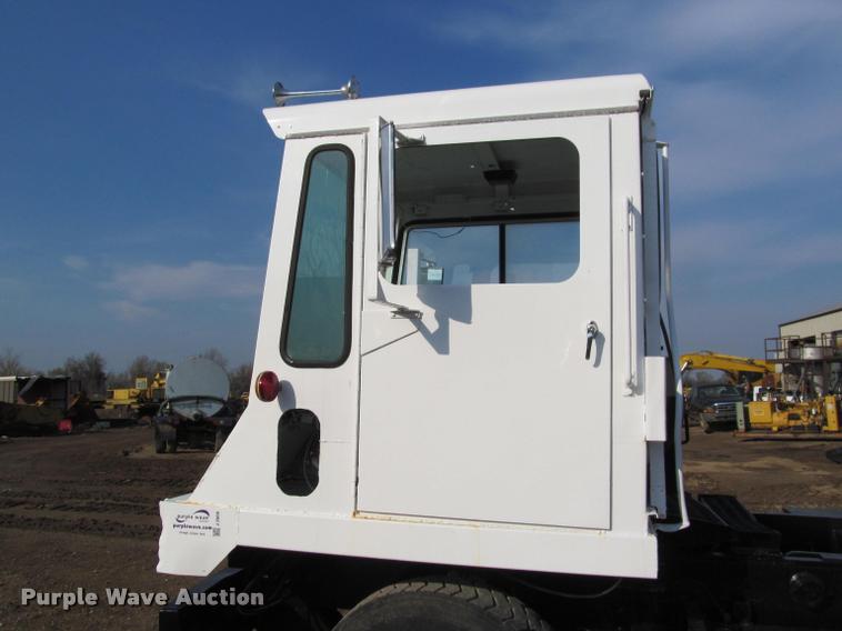 image for item J2600 Capacity J4000E yard truck
