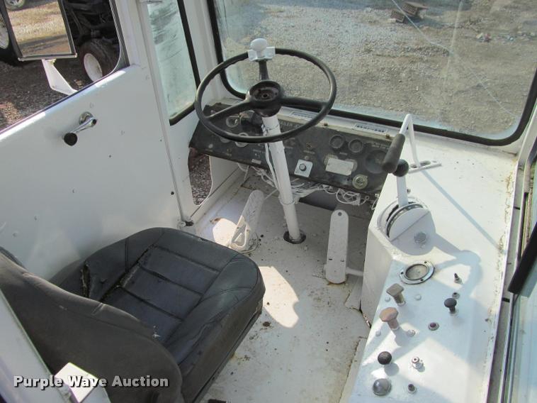 image for item J2600 Capacity J4000E yard truck