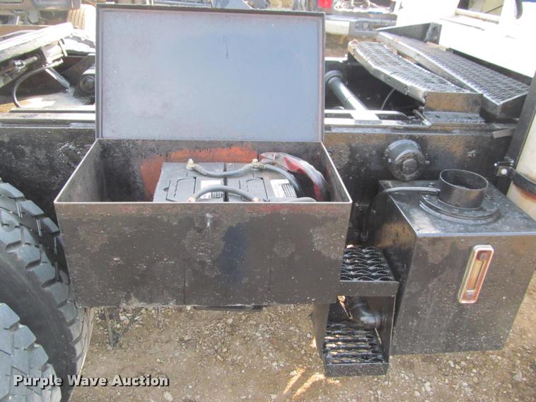 image for item J2600 Capacity J4000E yard truck