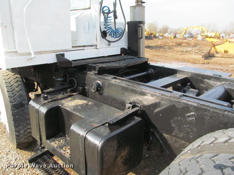 image for item J2600 Capacity J4000E yard truck