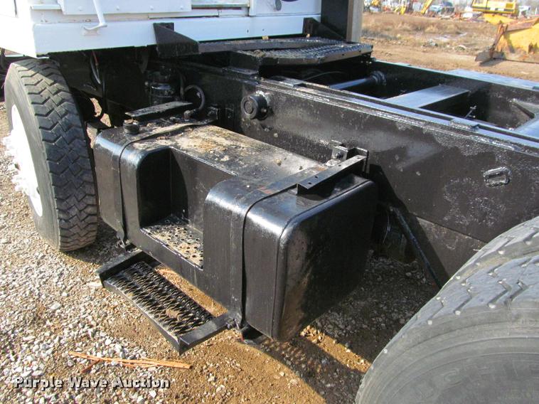 image for item J2600 Capacity J4000E yard truck