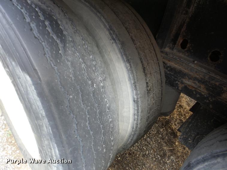 image for item J8656 2001 Utility TS2CHA curtain side dry van trailer