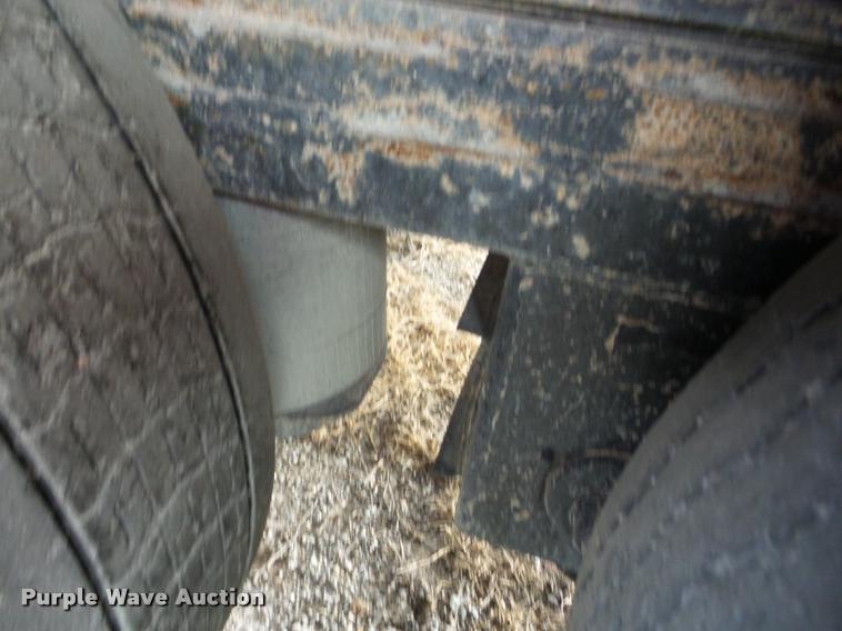 image for item J8656 2001 Utility TS2CHA curtain side dry van trailer