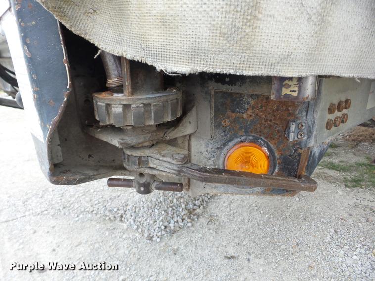 image for item J8656 2001 Utility TS2CHA curtain side dry van trailer