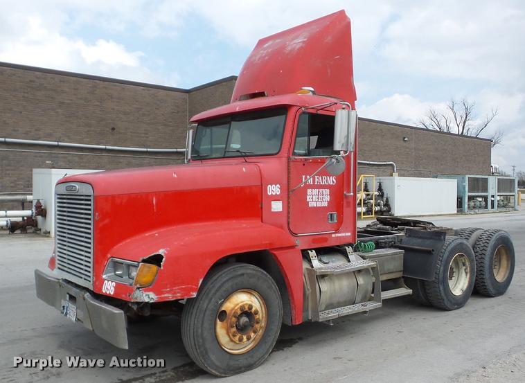 image for item J8661 1997 Freightliner FLD semi truck