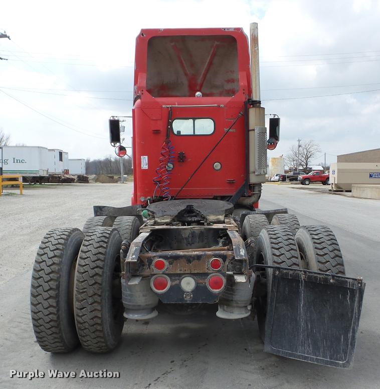 image for item J8661 1997 Freightliner FLD semi truck
