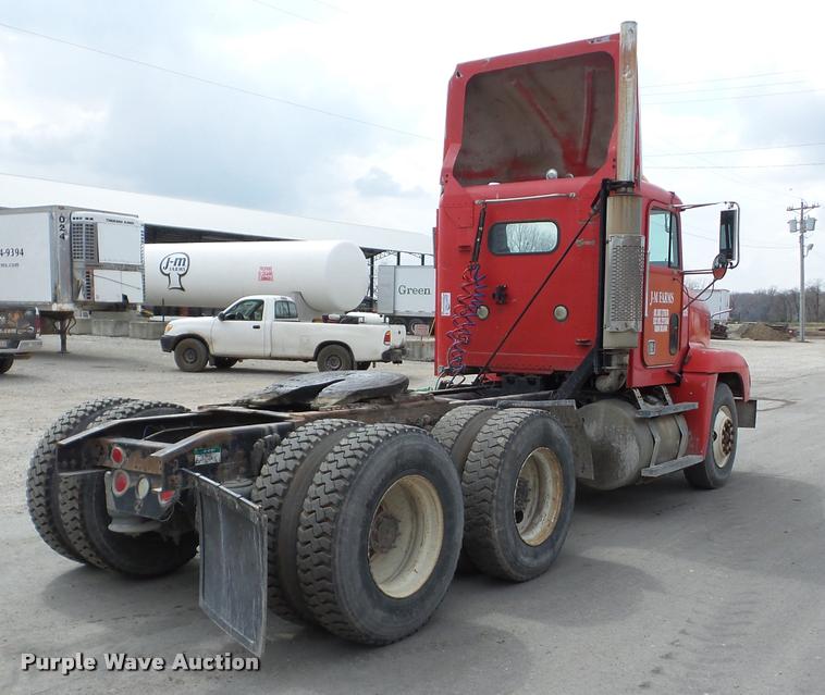 image for item J8661 1997 Freightliner FLD semi truck