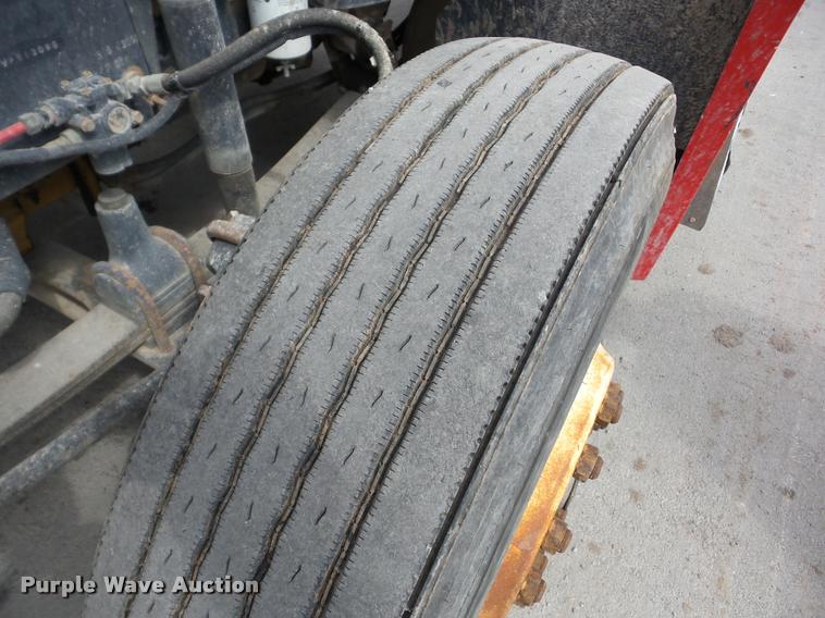 image for item J8661 1997 Freightliner FLD semi truck