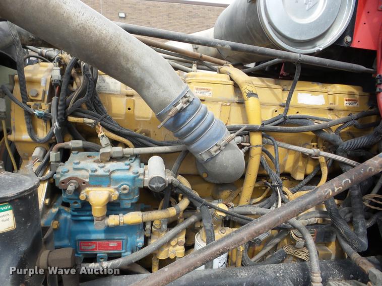 image for item J8661 1997 Freightliner FLD semi truck