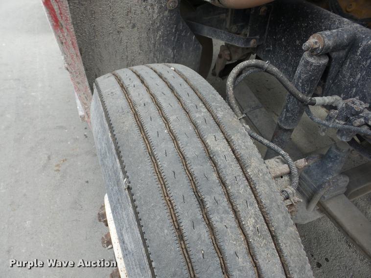 image for item J8661 1997 Freightliner FLD semi truck