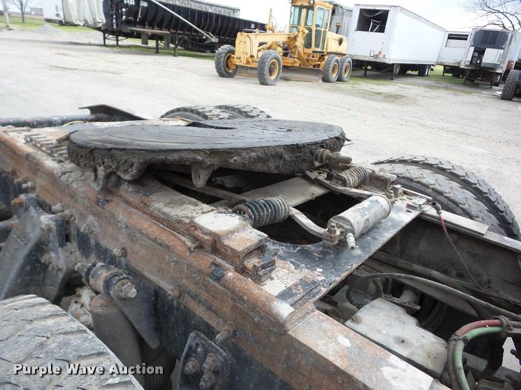 image for item J8661 1997 Freightliner FLD semi truck