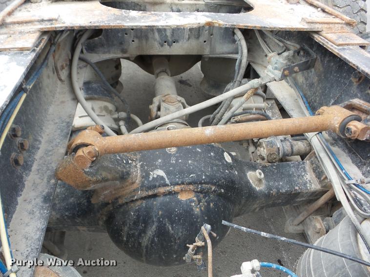 image for item J8661 1997 Freightliner FLD semi truck