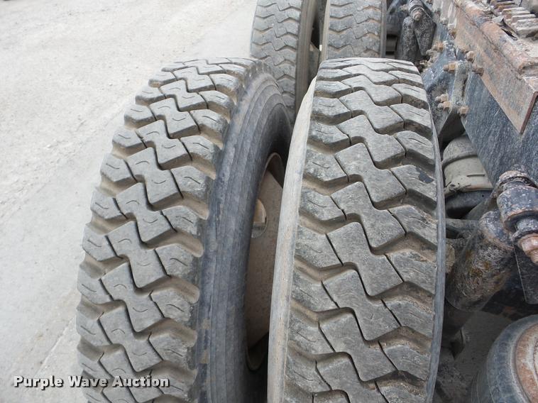 image for item J8661 1997 Freightliner FLD semi truck