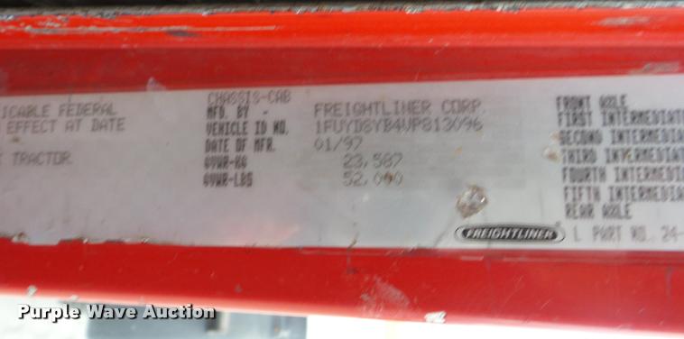 image for item J8661 1997 Freightliner FLD semi truck